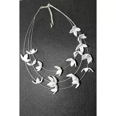 blütentraum - handgefertigte halskette mit silbernen polymer clay blüten online kaufen bei ankrela "andrea's kreativ laden"